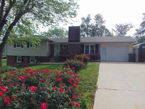 306 Pilkington Dr, Lawrenceburg, TN 38464-4125