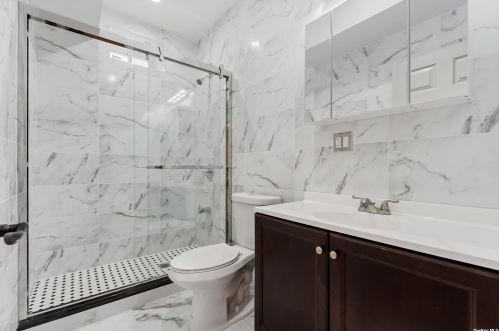 260-14 83rd Ave, Floral Park NY  11004-1604 exterior