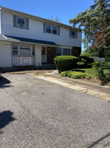 346 Sylvan Rd, Babylon, NY 11703-3614