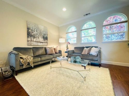 570 Santa Rosalia Ter, Sunnyvale, CA 94085-3930