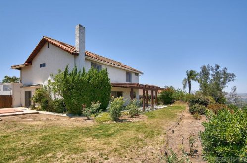 1201 Rippey St, El Cajon CA  92020-1741 exterior