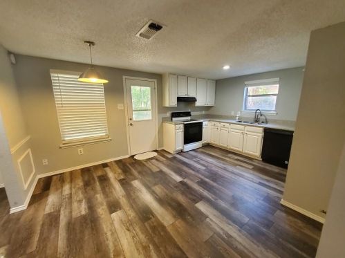 918 Blue Jay Dr, Midlothian TX  76063-1566 exterior