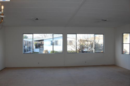 980 Northfield Dr, Hayward, CA 94544-6458