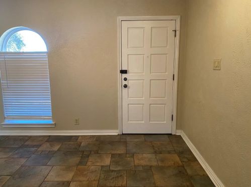 1638 Juniper Ln, Lewisville TX  75077-2750 exterior