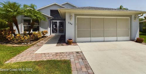 584 Redwood Ct, Sebastian, FL 32958-3933