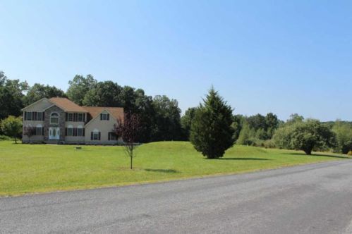 105 Pennbrook Rd, Stroudsburg, PA 18360-8383