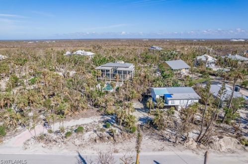 4208 Gulf Dr, Sanibel, FL 33957-5104
