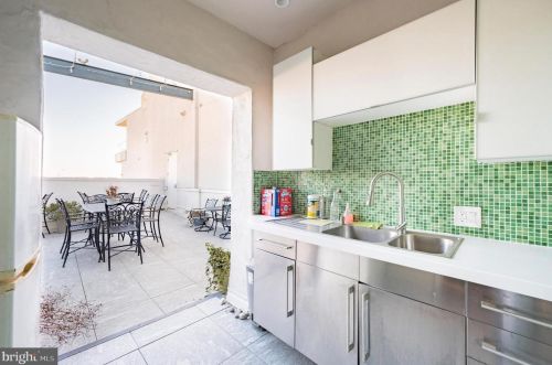 201 Green St, Philadelphia PA  19123-2970 exterior