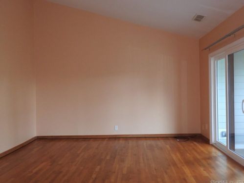 68 Lawson Ln, Ridgefield, CT 06877-3967