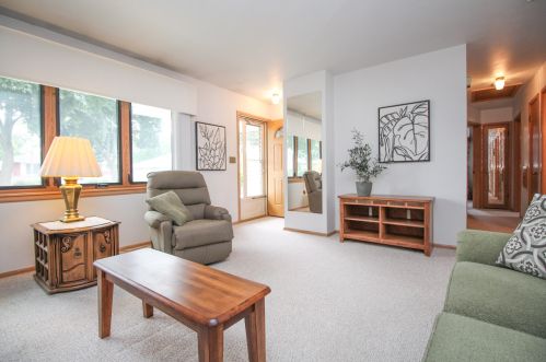 3210 98th St, Milwaukee, WI 53227-4212