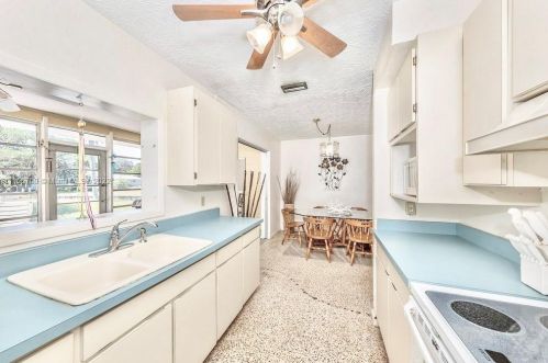 507 Dona Dr, Nokomis FL  34275-2613 exterior