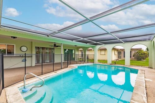 3749 6th Ave, Cape Coral FL  33904-5204 exterior