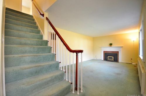 11 Hiram Ln, Bloomfield CT  06002-1224 exterior