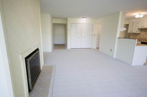 950 Cove Rd, Stamford, CT 06902-5458