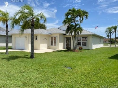 518 European Ln, Fort Pierce, FL 34982-3933
