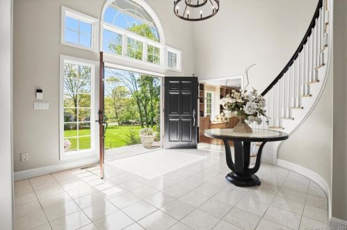 88 Heming Way, Stamford, CT 06903-1135
