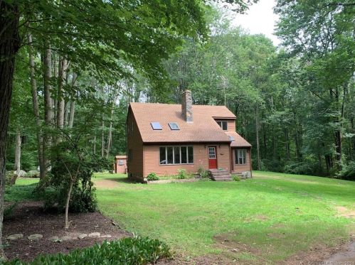 852 Hampton Rd, Pomfret Center, CT 06259-2017