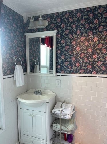 102 Lugonia Ave, Redlands CA  92374-4702 exterior