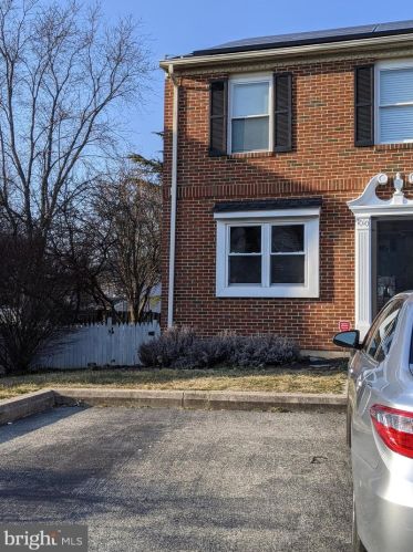 1010 Old Forge Rd, New Castle, DE 19720-5422
