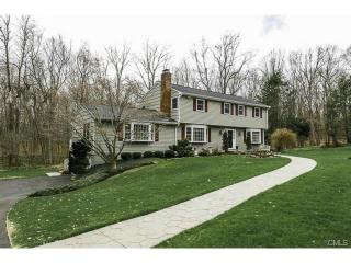 125 Sturbridge Ln, Bridgeport, CT 06611-1024