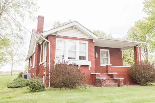 705 Mercer Rd, Beaver Falls, PA 15010-8538