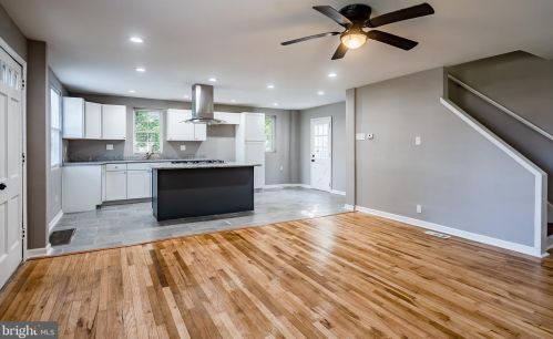 156 Riverview Dr, New Castle DE  19720-2732 exterior