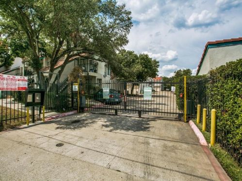 13215 Emily Rd, Dallas TX  75240-8986 exterior