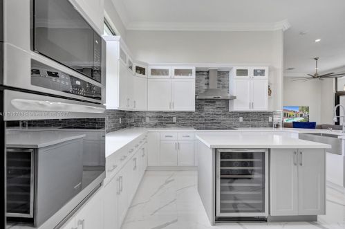 3821 185th Ave, Hollywood FL  33029-2712 exterior