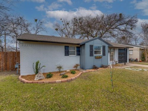 732 Sunset Ln, Burleson, TX 76028-5220