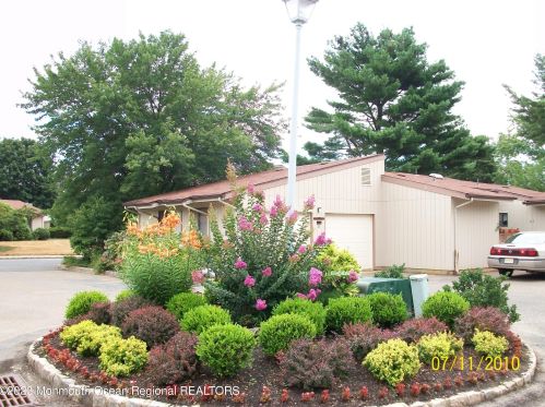 29 Hampton Ct, Tinton Falls NJ  07701-5407 exterior