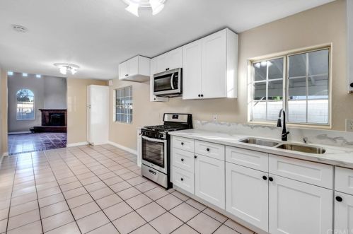 451 Kelly Ln, Colton CA  92324-2017 exterior