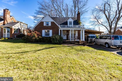2827 Meadow Ln, Falls Church VA  22042-2320 exterior