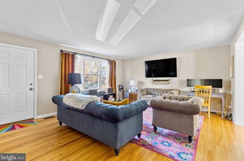 2004 16th St, Wilmington, DE 19806-2414