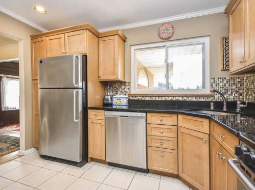 903 Gloucester Ct, Westbury NY  11590-5301 exterior