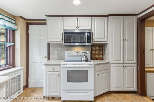 25 Schanck St, East Freehold NJ  07728-1844 exterior