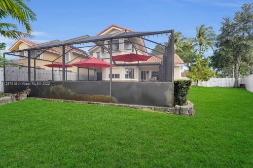 18126 61st Pl, Hialeah FL  33015-5601 exterior