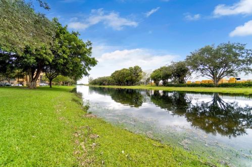 15405 Miami Lakeway, Hialeah, FL 33014-5592