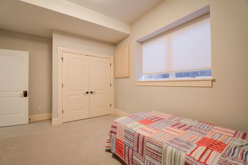 1410 Bristlecone Dr, Chenequa WI  53029-8653 exterior