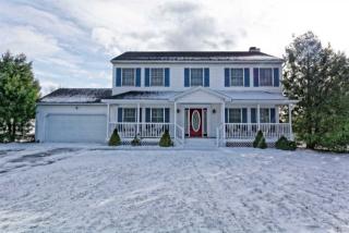 17 Geneva Blvd, North Greenbush, NY 12198-8634
