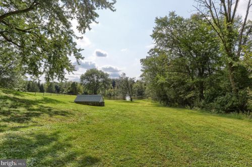 6411 Devonshire Hts Rd, Harrisburg PA 17111-4818 exterior