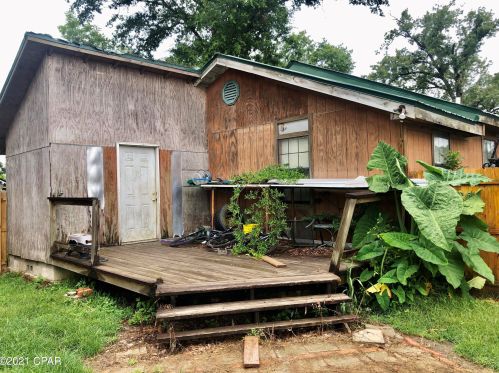 3006 8th St, Marianna FL  32446-1901 exterior