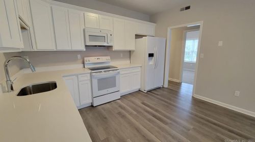 12 Berwyn St, Milford CT  06461-4011 exterior