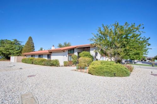 12542 Spring Valley Pkwy, Victorville CA  92395 exterior