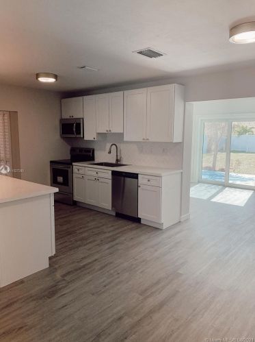 506 3rd St, Dania Beach FL  33004-2701 exterior