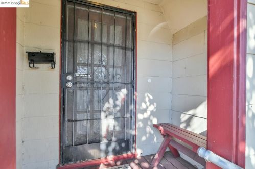 739 11th St, West Pittsburg, CA 94565-2701