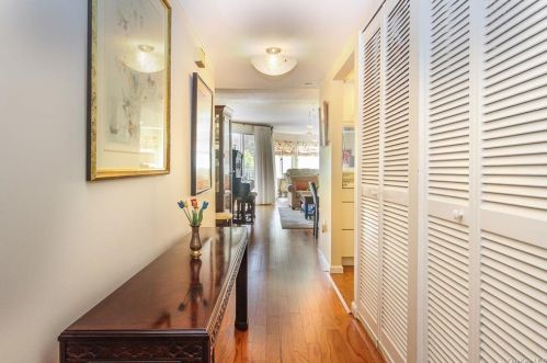 10 Stewart Pl, White Plains, NY 10603-3800