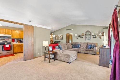 3739 Loomis Rd, Milwaukee, WI 53221-1054