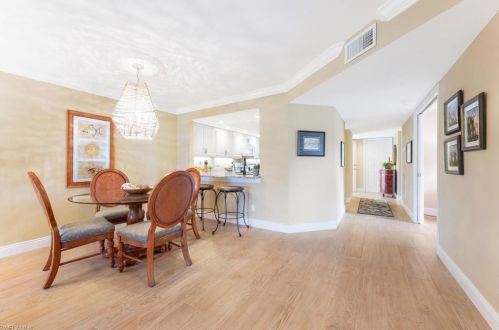 529 Lake Louise Cir, Naples, FL 34110-8016