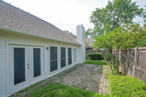 9405 Apple Way, Irving TX  75063-6426 exterior