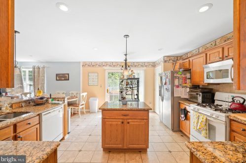 20 Birmingham Dr, Columbus NJ  08022-2342 exterior